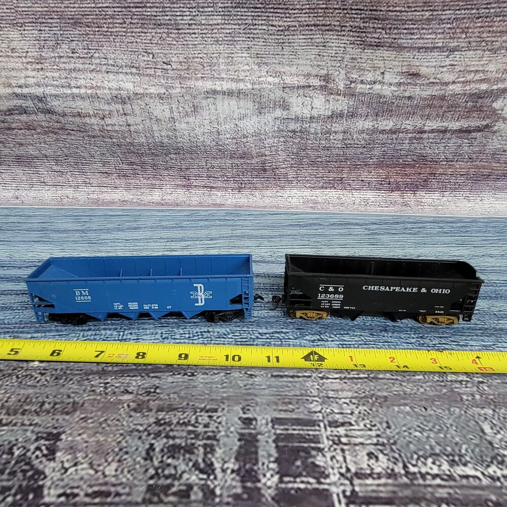 Vintage H.O scale BM & CO 2&4 bottom hopper train car black and blue